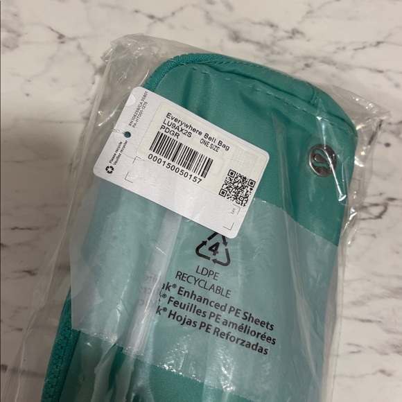 NWT Lululemon everywhere belt bag - Picture 3 of 4